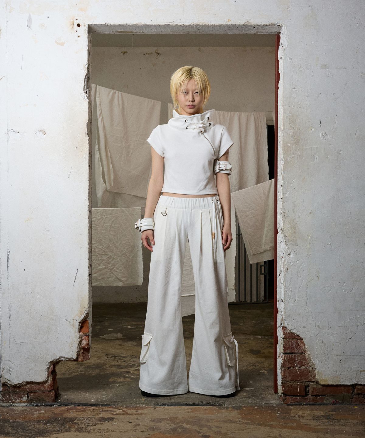 보니앤키예(BONIENKIYE) High neck T shirts (WHITE)