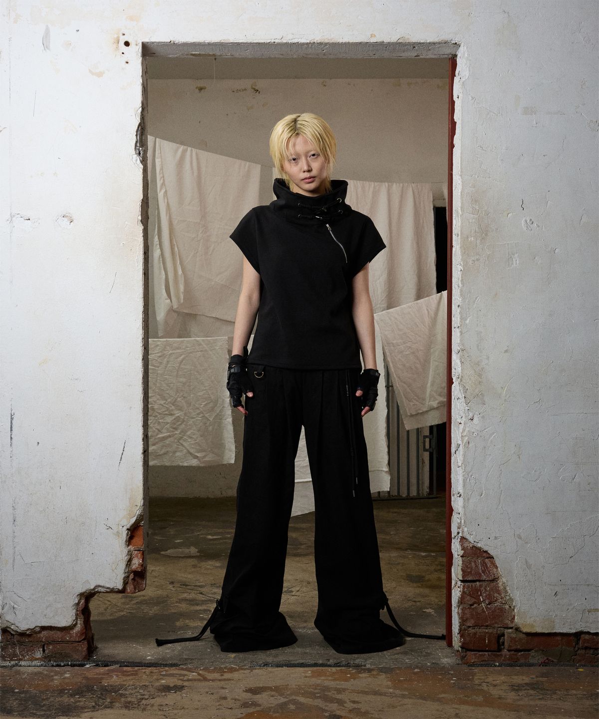 보니앤키예(BONIENKIYE) High neck T shirts (BLACK)