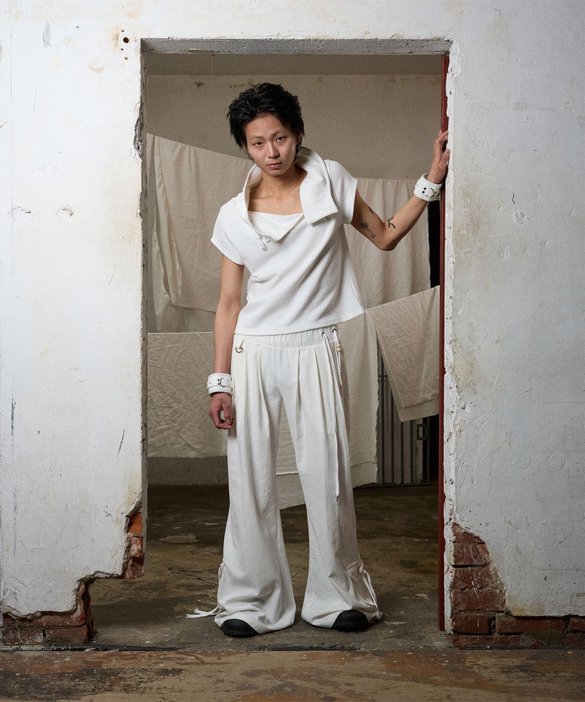 보니앤키예(BONIENKIYE) Lowrise pintuck pants (WHITE)
