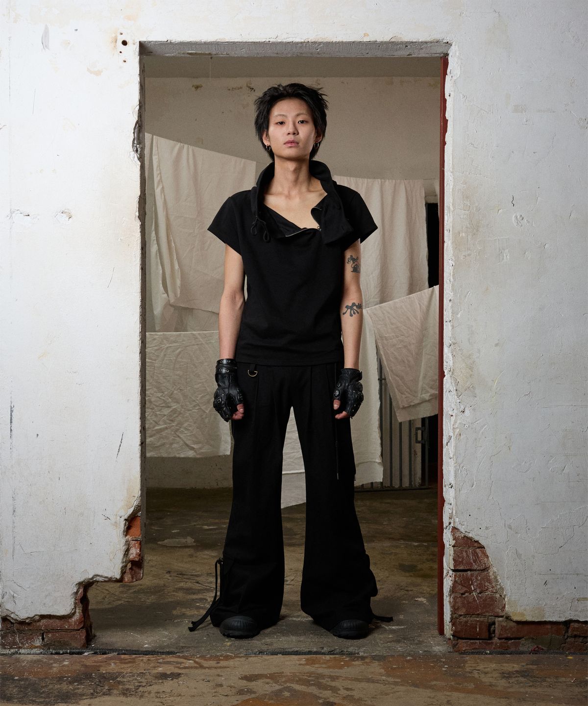 보니앤키예(BONIENKIYE) Lowrise pintuck pants (BLACK)