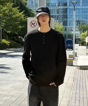 베이직 헨리넥 와플 롱슬리브_블랙