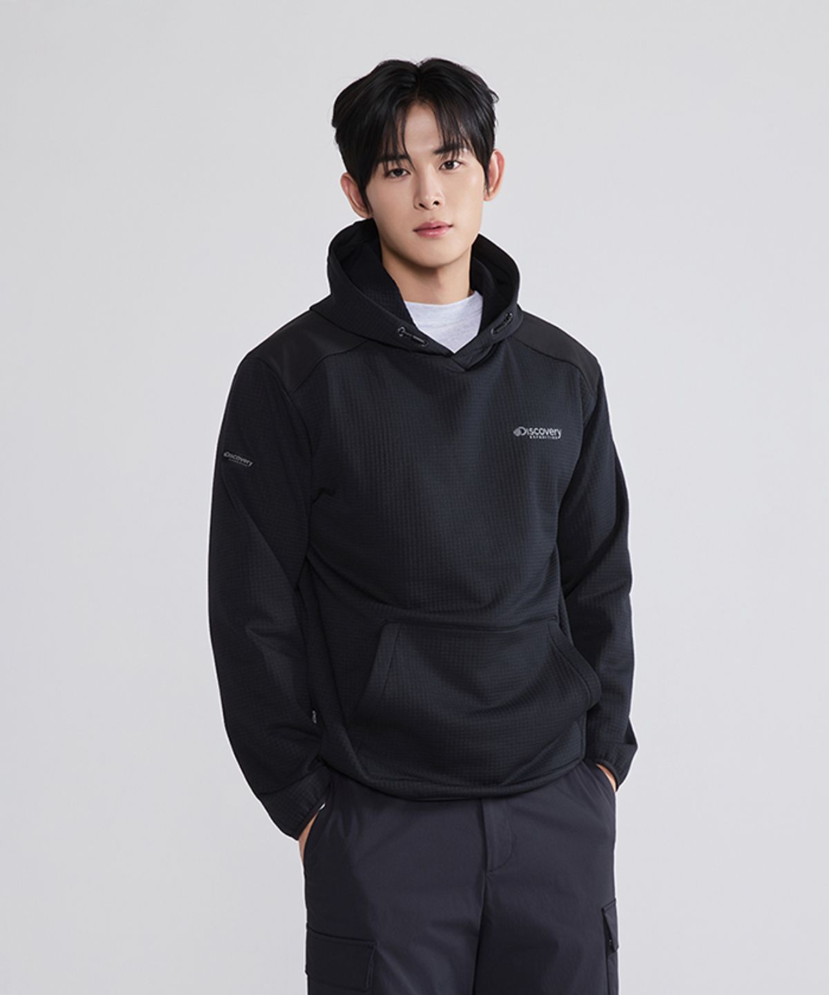 디스커버리 익스페디션(DISCOVERY EXPEDITION) 아웃도어 그리드 기모 후드티 (BLACK)