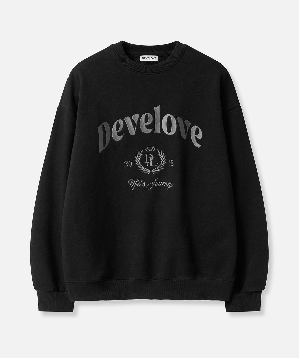 디벨로브(DEVELOVE) 엔티크 레터링 자수 맨투맨_블랙