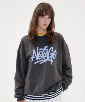 NOI1716 그래피티 로고 스웨트셔츠 (차콜)