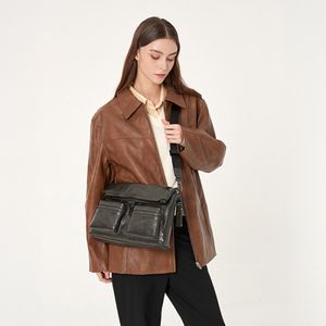 LARABEE 메신저백 DARK KHAKI UJ394002