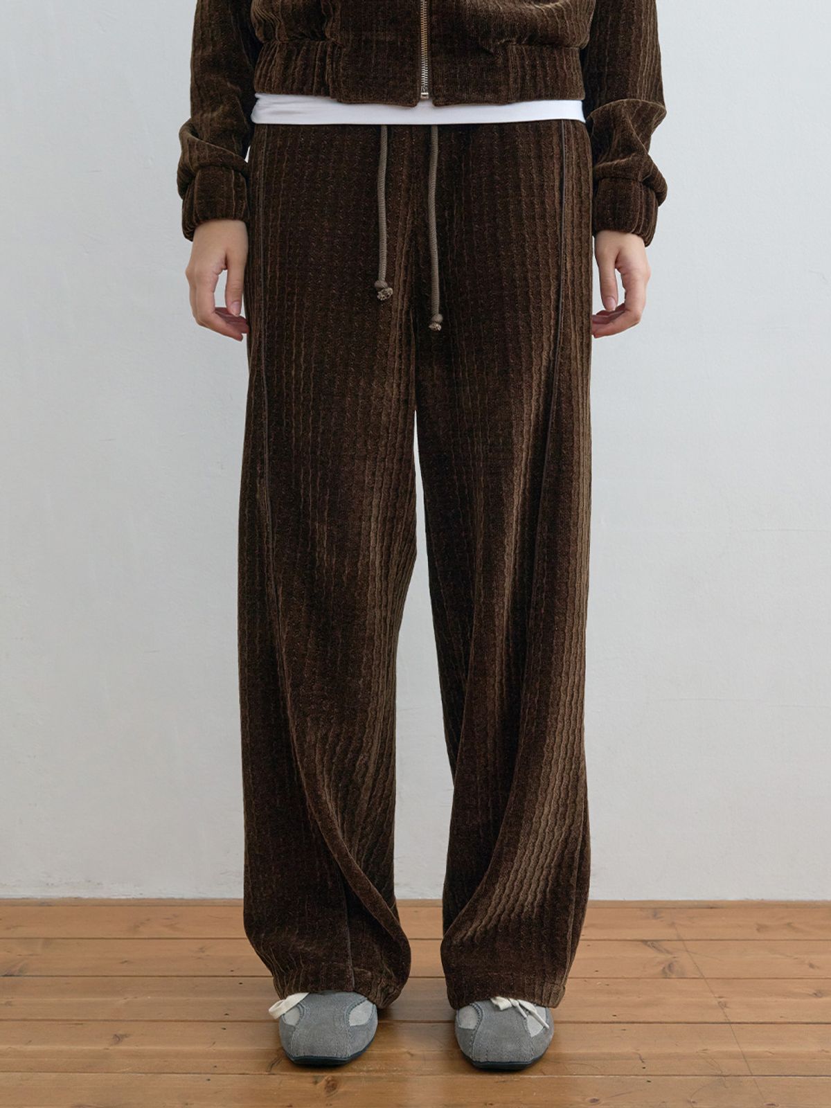 기준(KIJUN) Line Velour Pants Dark Brown