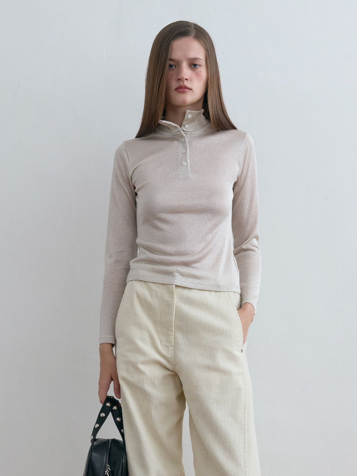 기준(KIJUN) Two-Way Neck Glitter Top Champagne