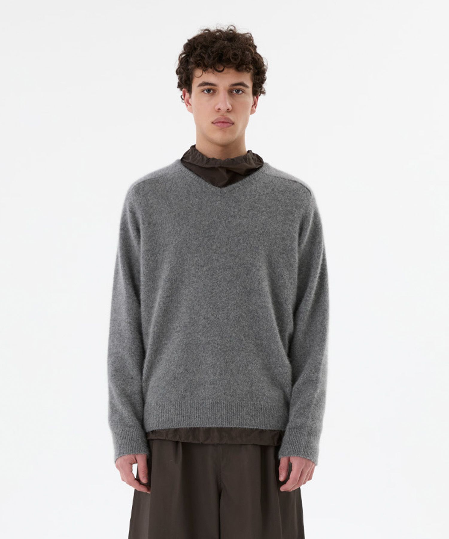MUSINSA公式 | AMOMENTO RACOON V-NECK KNIT (3COLORS)