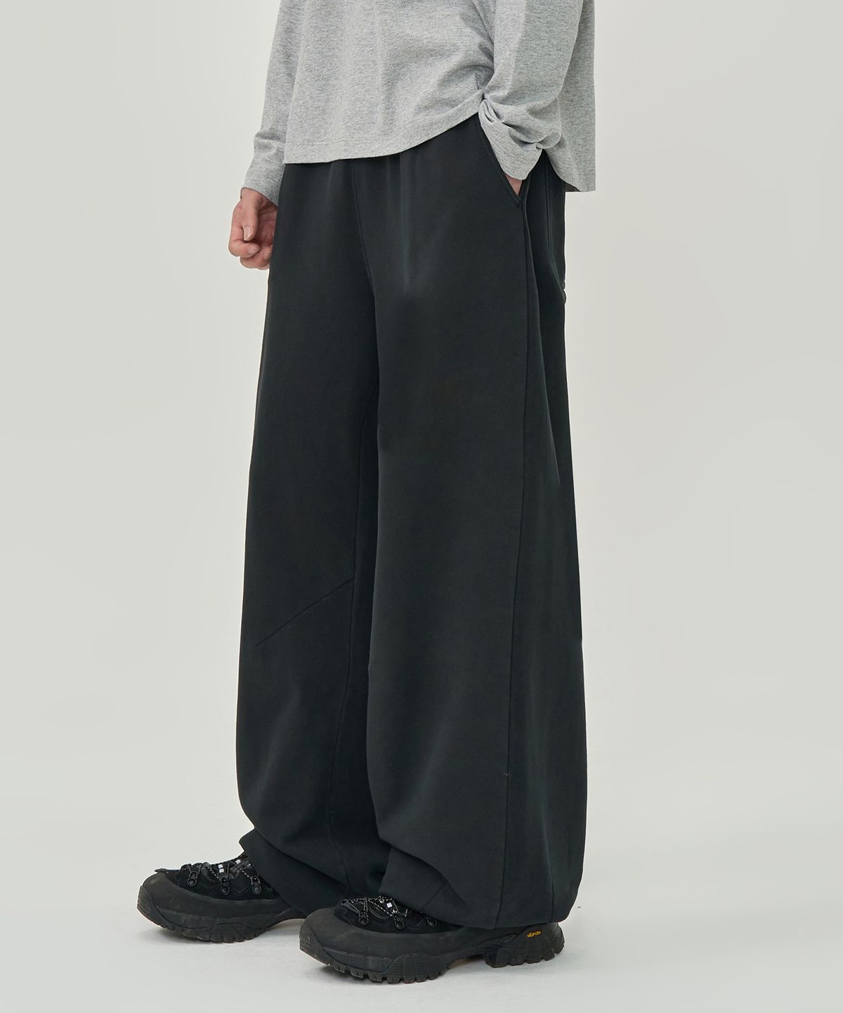 토피(TOFFEE) 벌룬핏 피그먼트 스웻 팬츠 (BLACK)