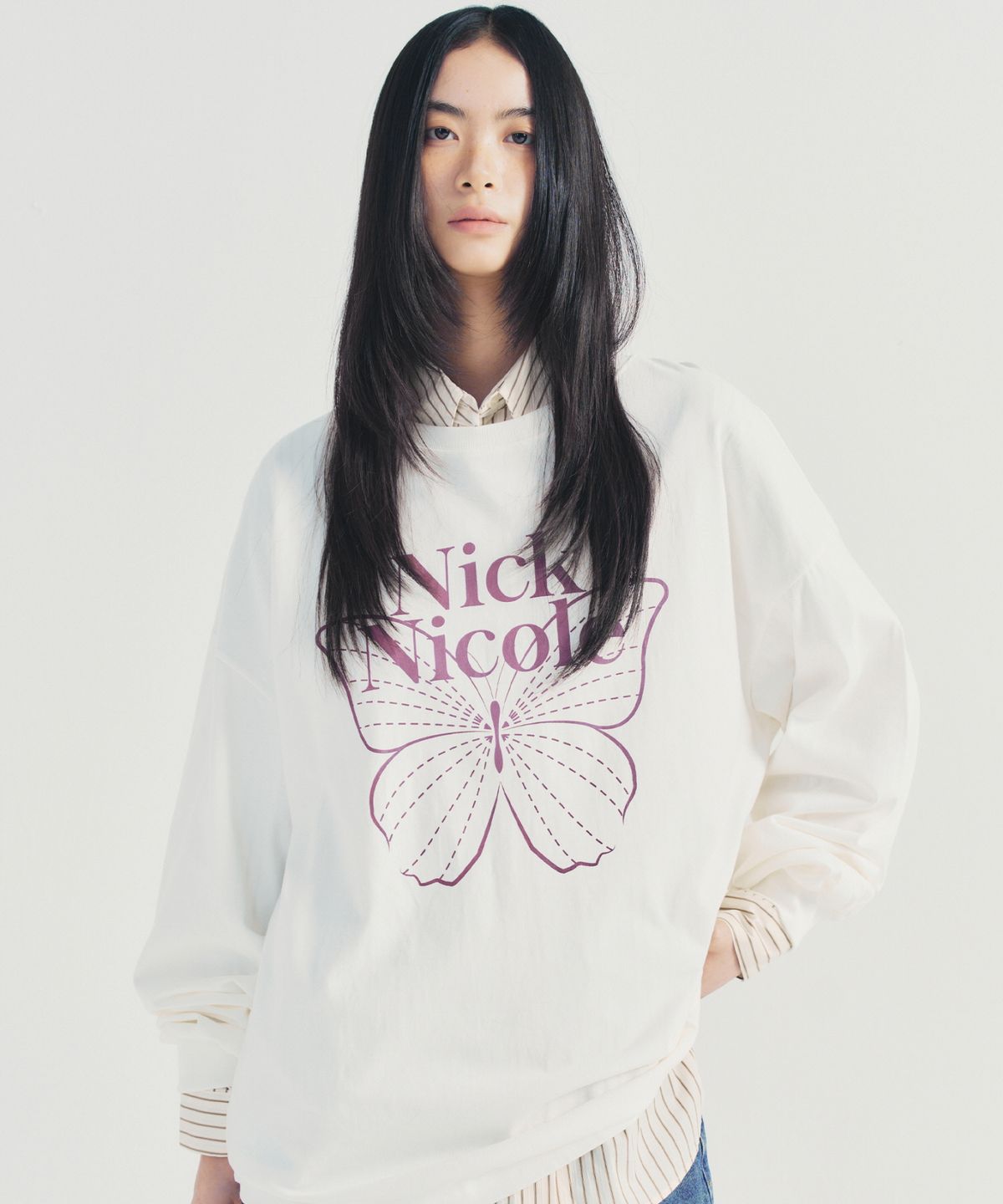 닉앤니콜(NICK&NICOLE) BUTTERFLY SIGNATURE LS TOP_WHITE BURGUNDY