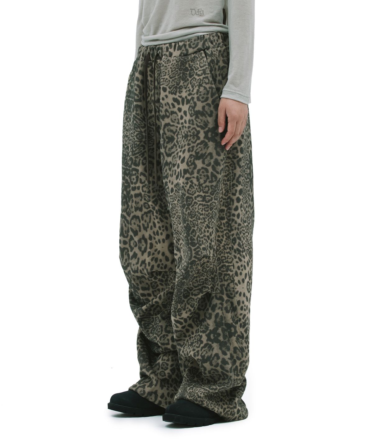 데프가먼츠(DEFGARMENTS) LEOPARD SWEAT PANTS [BROWN]