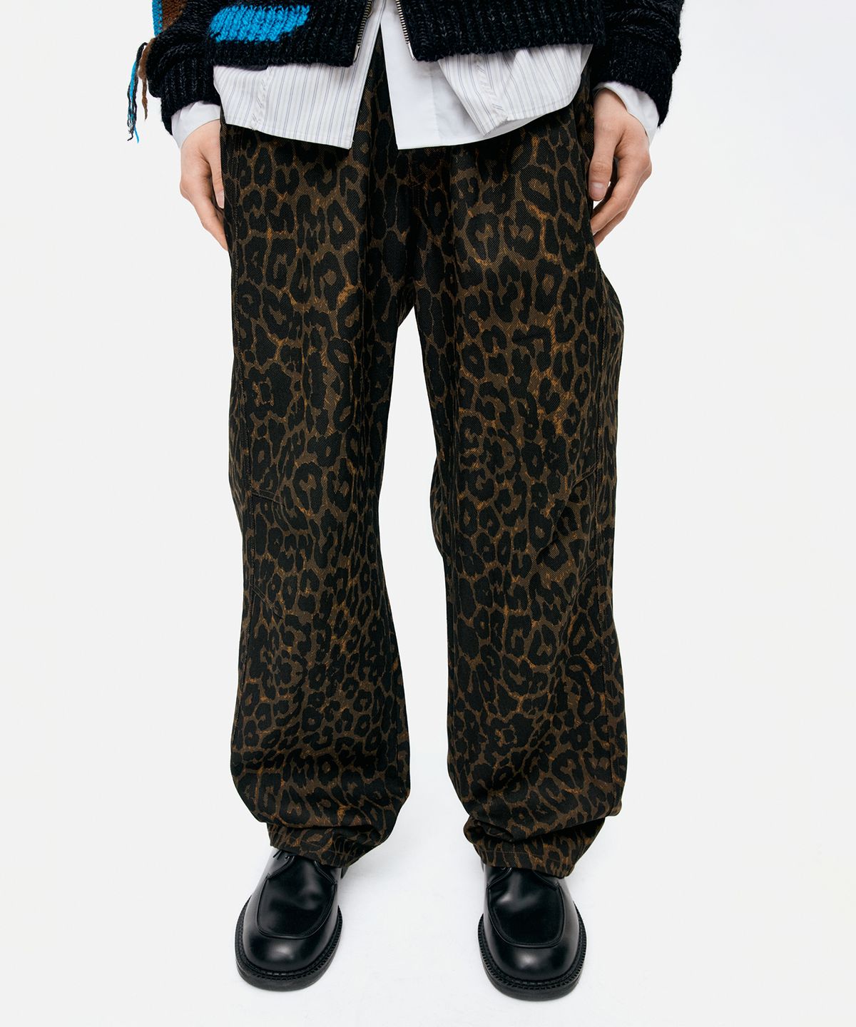 앤더슨벨(ADSB ANDERSSON BELL) CROSSOVER CARPENTER WIDE-LEG JEANS apa836m(KHAKI)