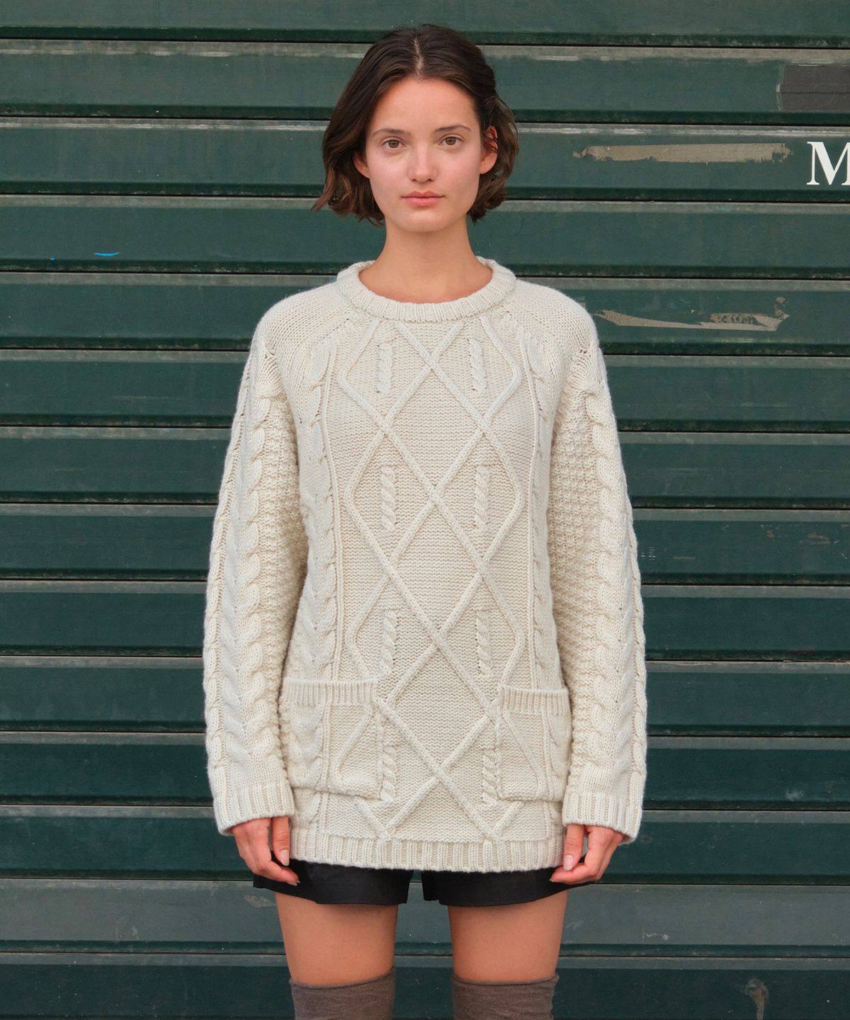 썸웨어버터(SOMEWHEREBUTTER) Posy Cable Wool Knit - Ivory