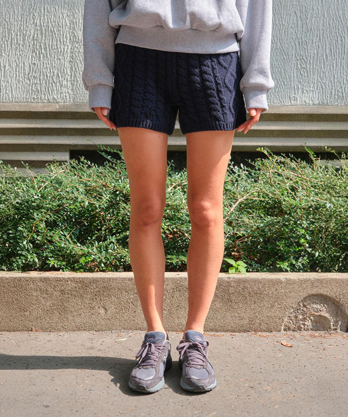 썸웨어버터(SOMEWHEREBUTTER) Wool Cable Knit Pants - Navy