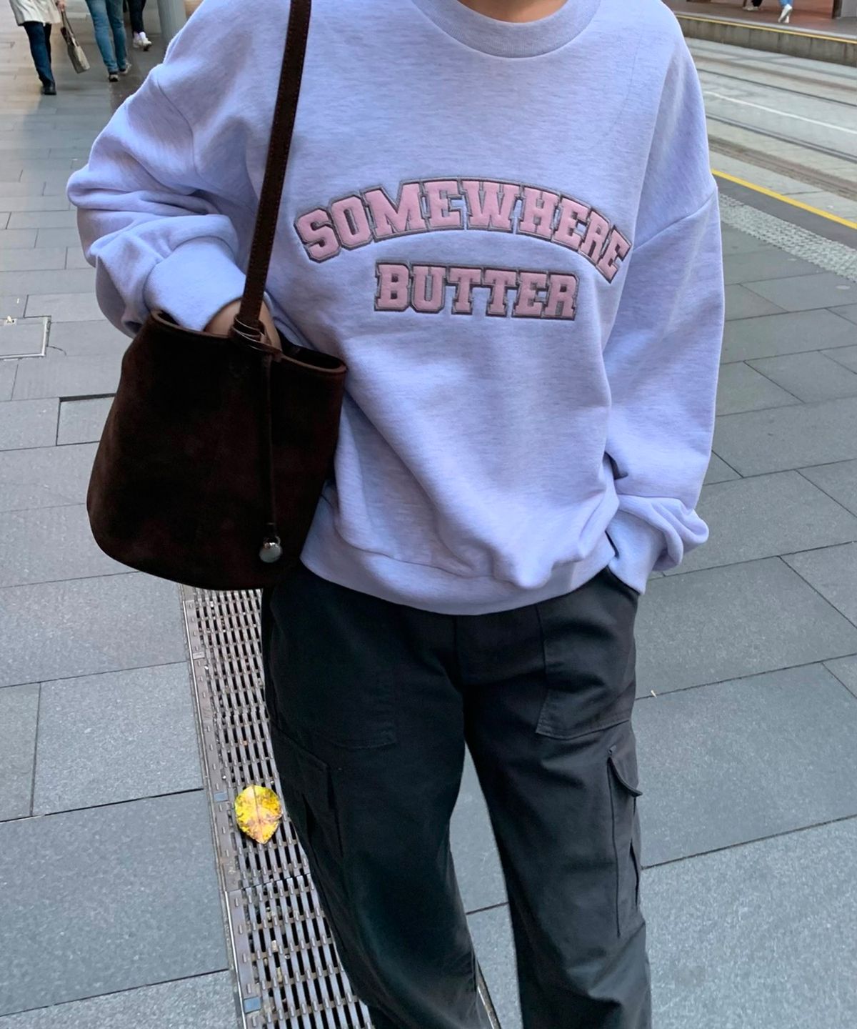 썸웨어버터(SOMEWHEREBUTTER) Square Logo Sweatshirt - White Melange