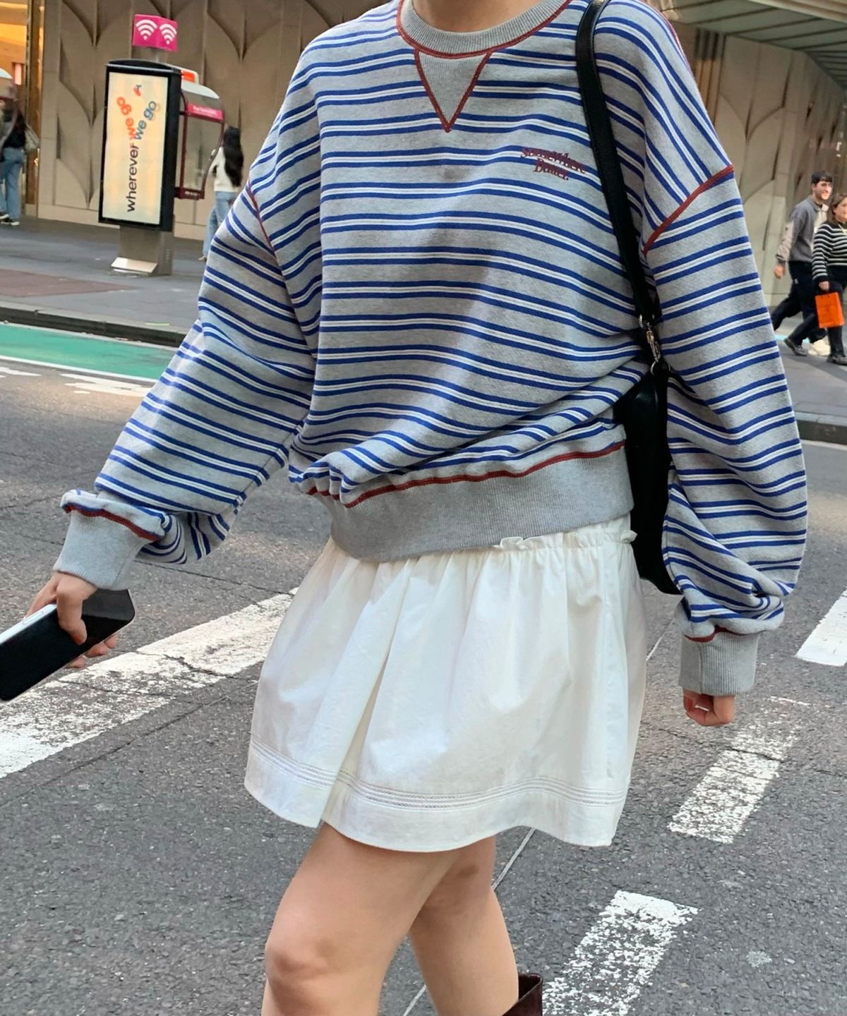 썸웨어버터(SOMEWHEREBUTTER) Small Wave Logo Stripe Sweatshirt - Grey