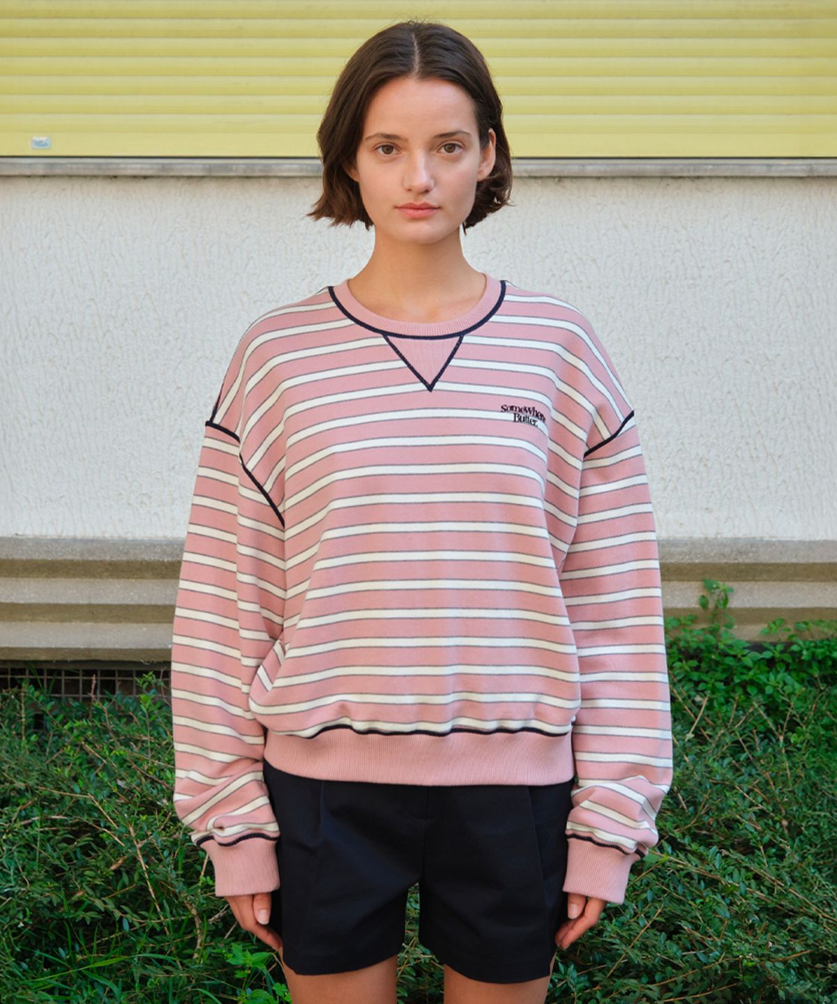 썸웨어버터(SOMEWHEREBUTTER) Small Wave Logo Stripe Sweatshirt - Pink