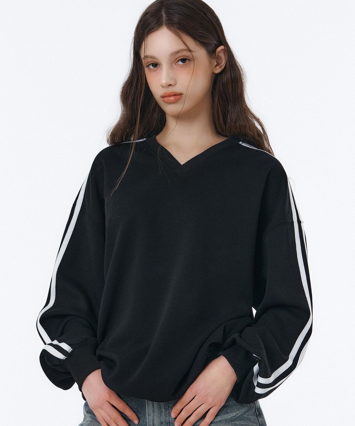 랜덤오프(RANDOMOFF) [Unisex] SPORTY TRACK V-NECK OVER FIT SWEATSHIRT (4color)