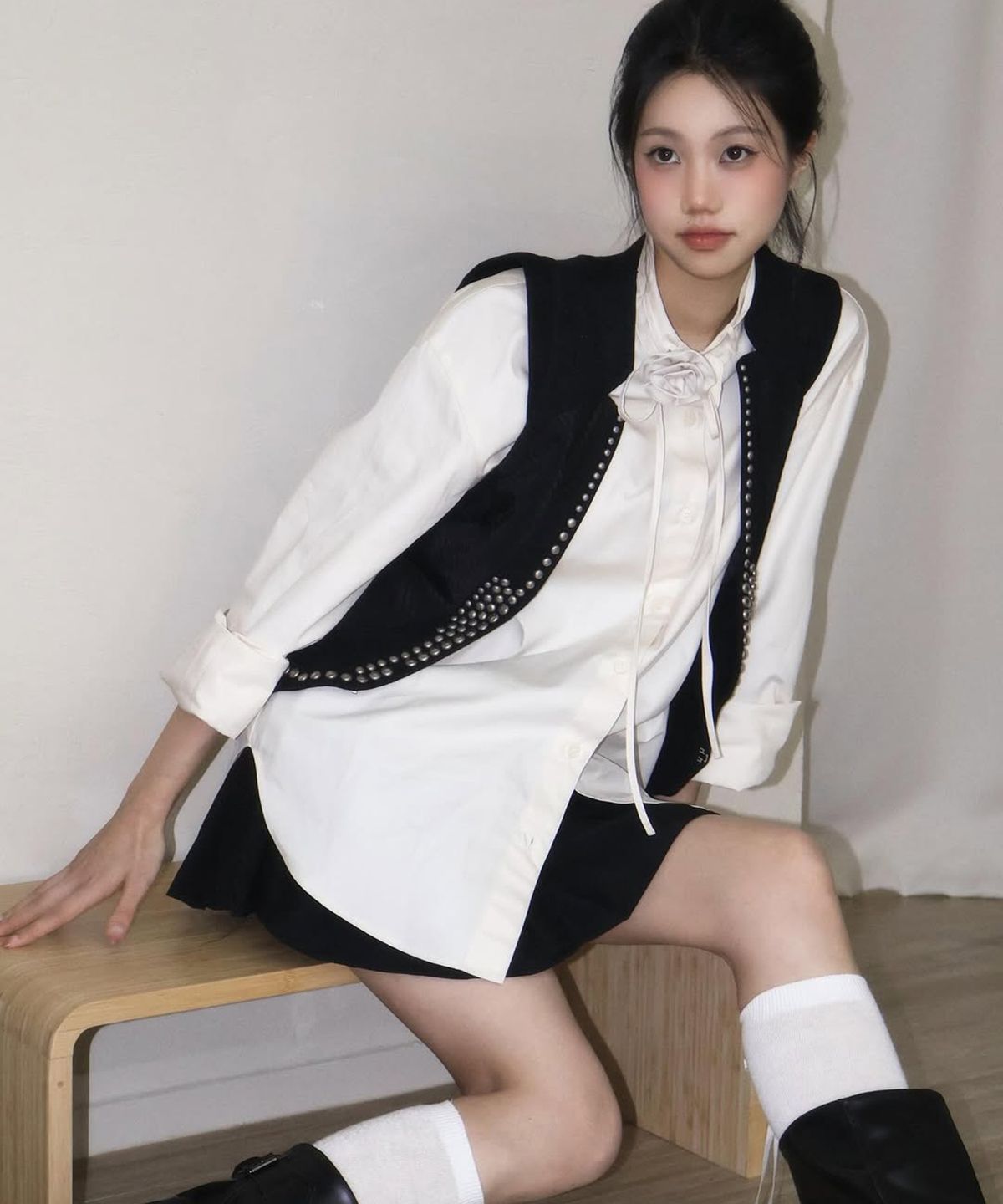 러벤티나(LOVENTINA) 브로치 컨버터블 셔츠_크림