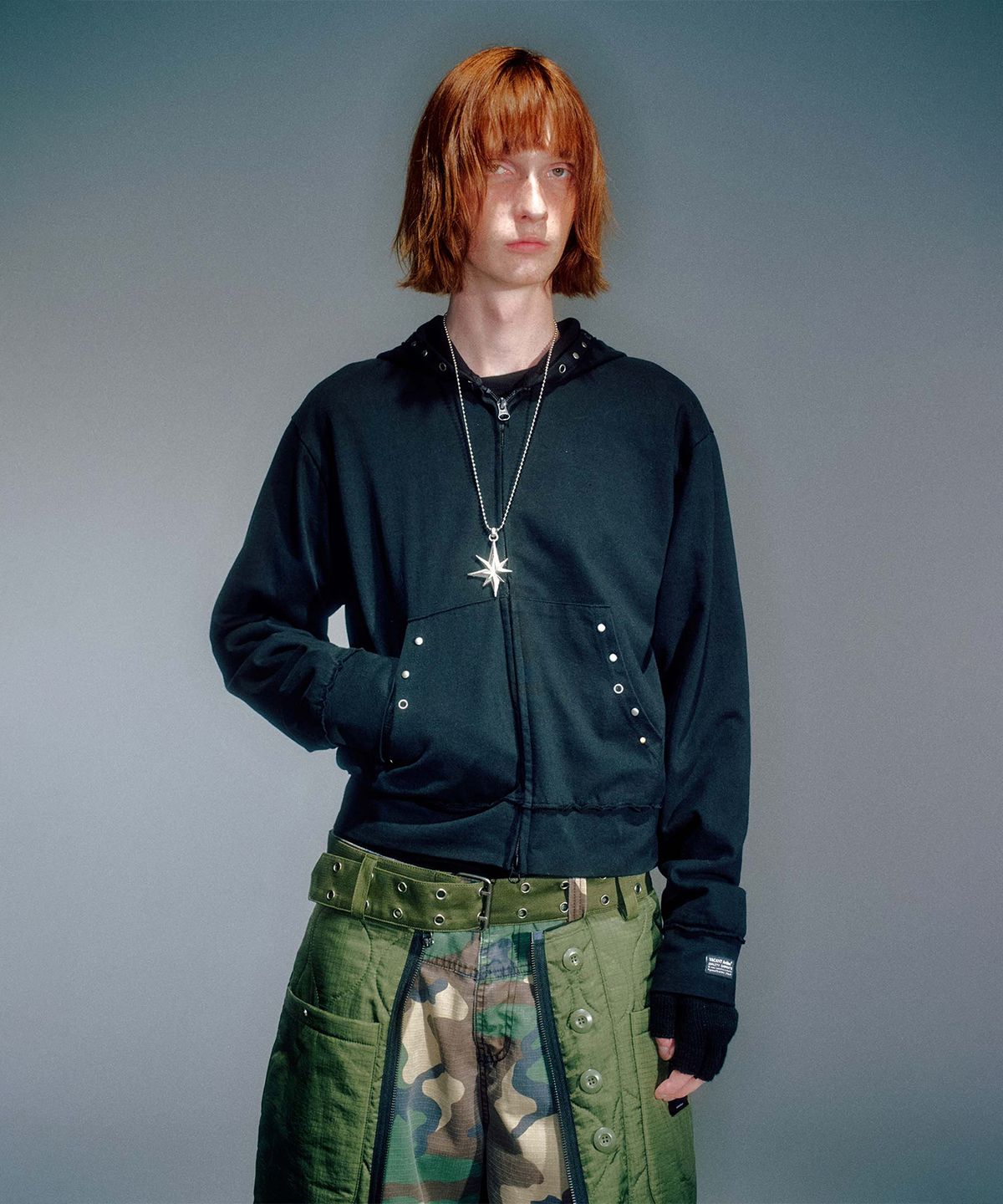 베이컨트 아카이브(VACANT ARCHIVE) MEN CAPPY STUD HOODIE ZIP-UP BLACK