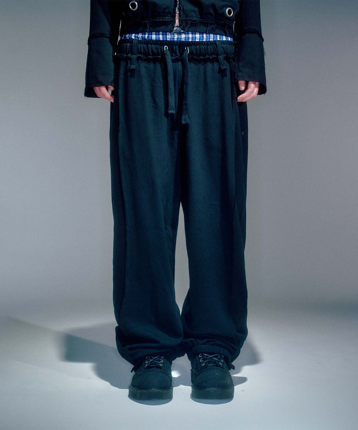 베이컨트 아카이브(VACANT ARCHIVE) MEN JOAN SEAMLINE TRACK JOGGERS NAVY