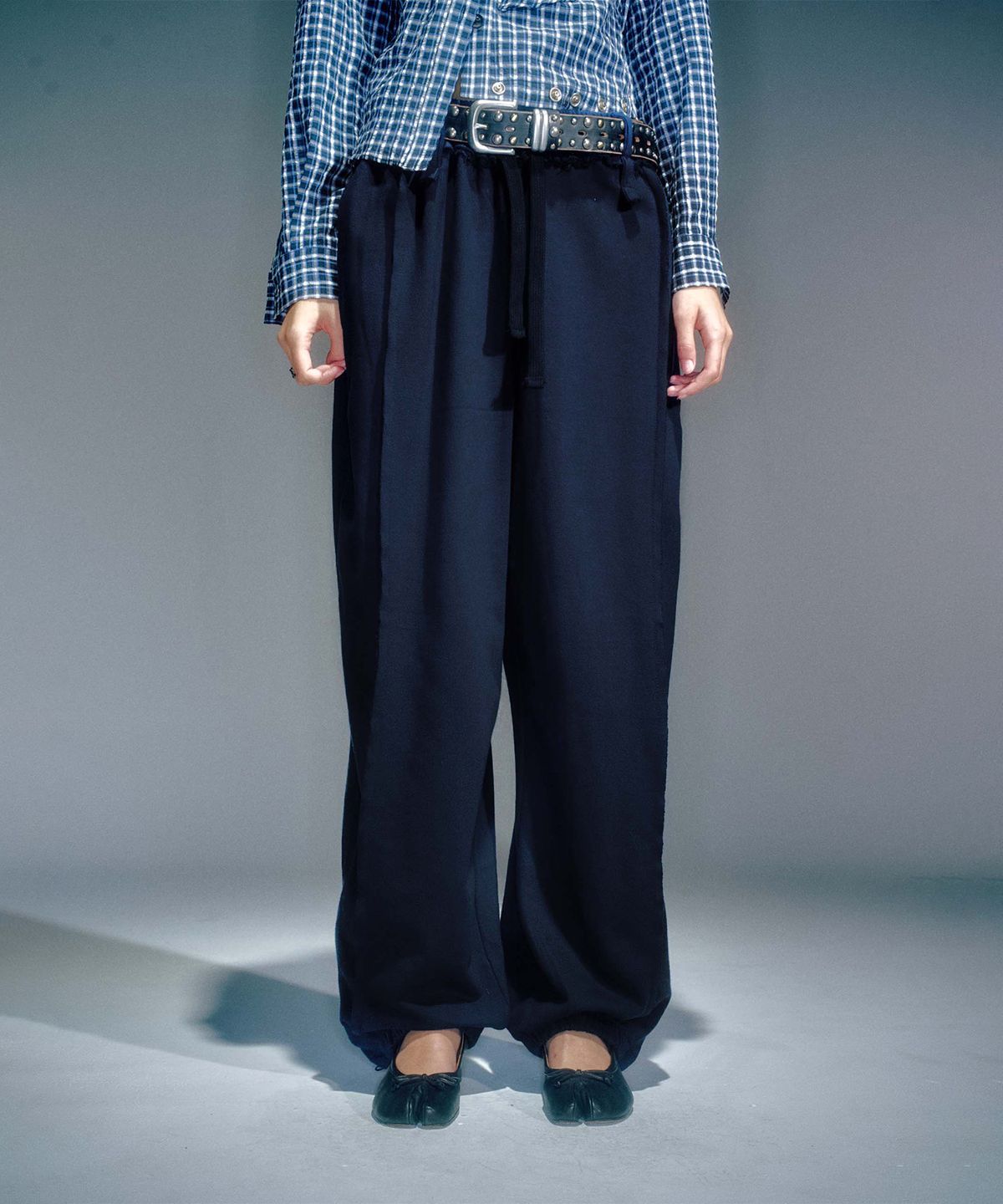 베이컨트 아카이브(VACANT ARCHIVE) WOMEN JOAN SEAMLINE TRACK JOGGERS BLACK