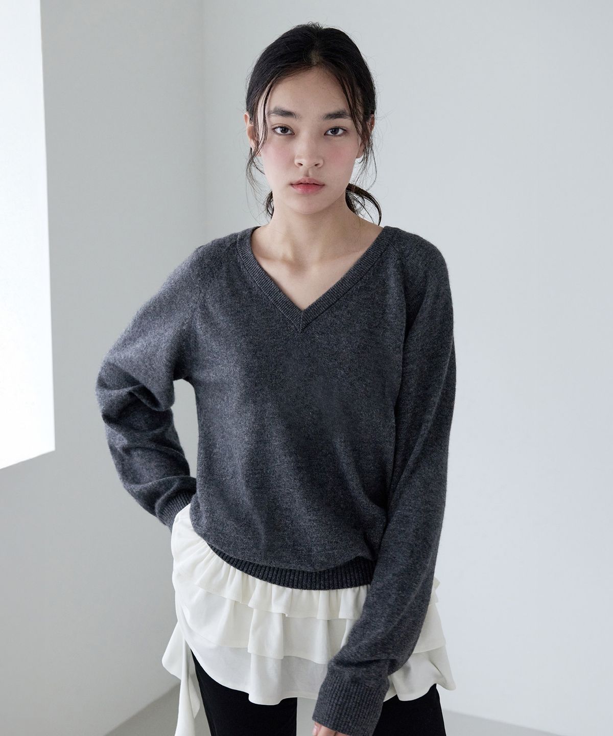 로라로라(ROLAROLA) WOOL BLENDED  V NECK BASIC KNIT GRAY