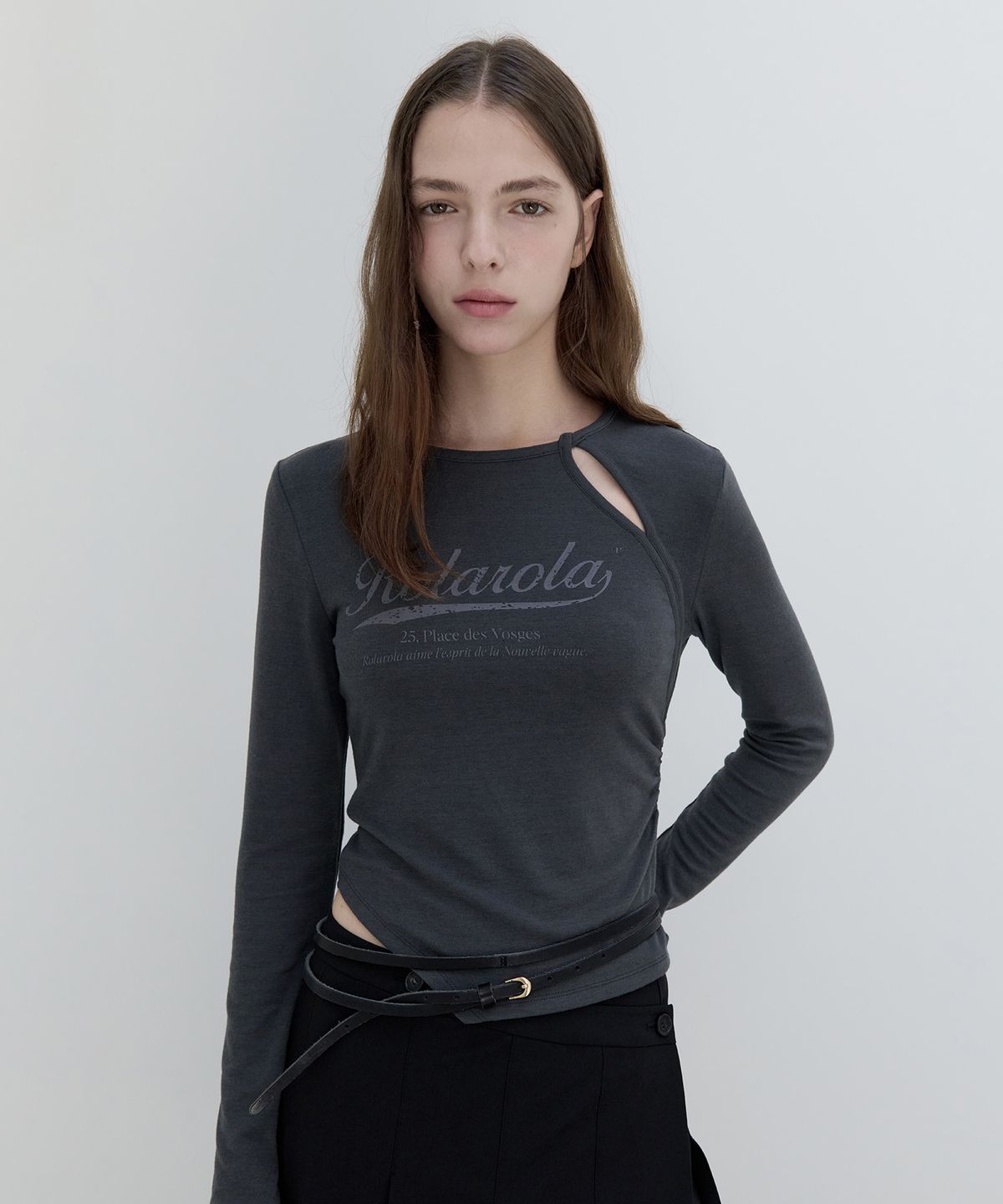 로라로라(ROLAROLA) CUT OUT SLIM T-SHIRT CHARCOAL
