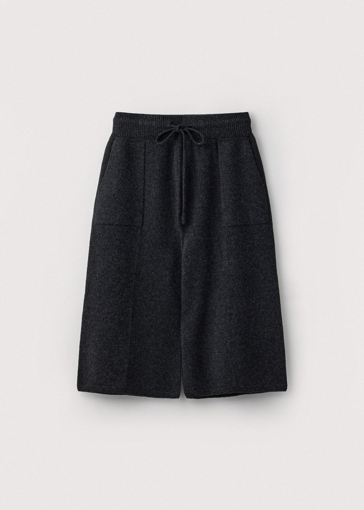 우마뭉(UMARMUNG) Super Fine Merino Wholegarment Bermuda Pants_Graphite