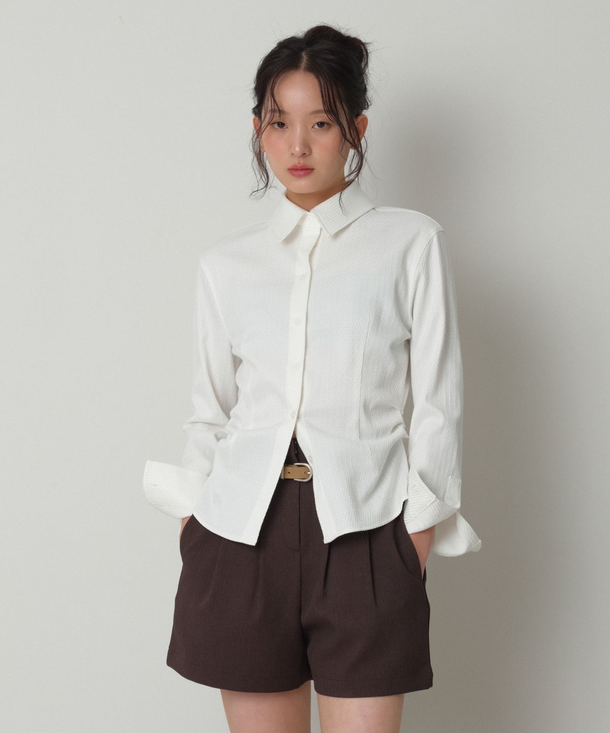 러벤티나(LOVENTINA) 웨이스트 핀턱 셔츠_화이트