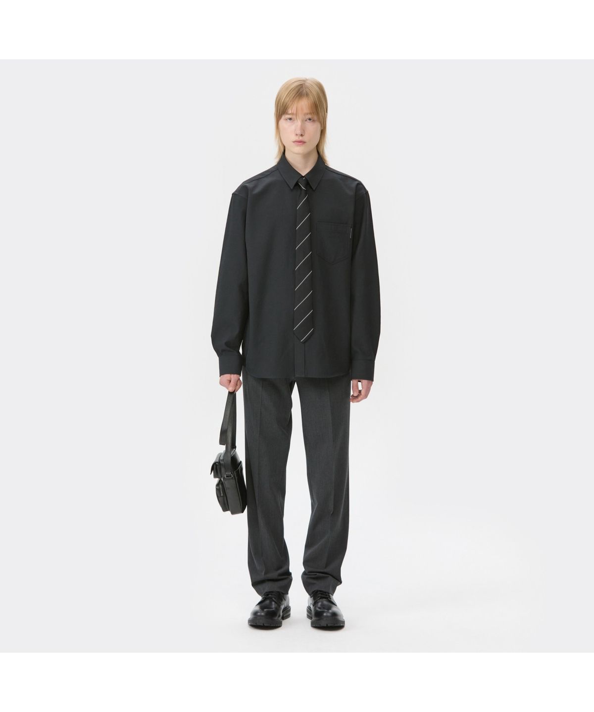 커스텀멜로우(CUSTOMELLOW) Black Regular Fit Solid Shirt CWSAW25101BKX
