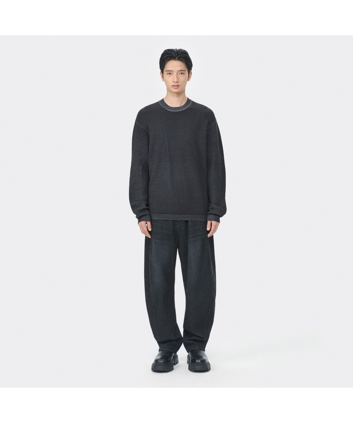 커스텀멜로우(CUSTOMELLOW) Black Garment Dyed Round Neck Sweater CWWAW25804BKX