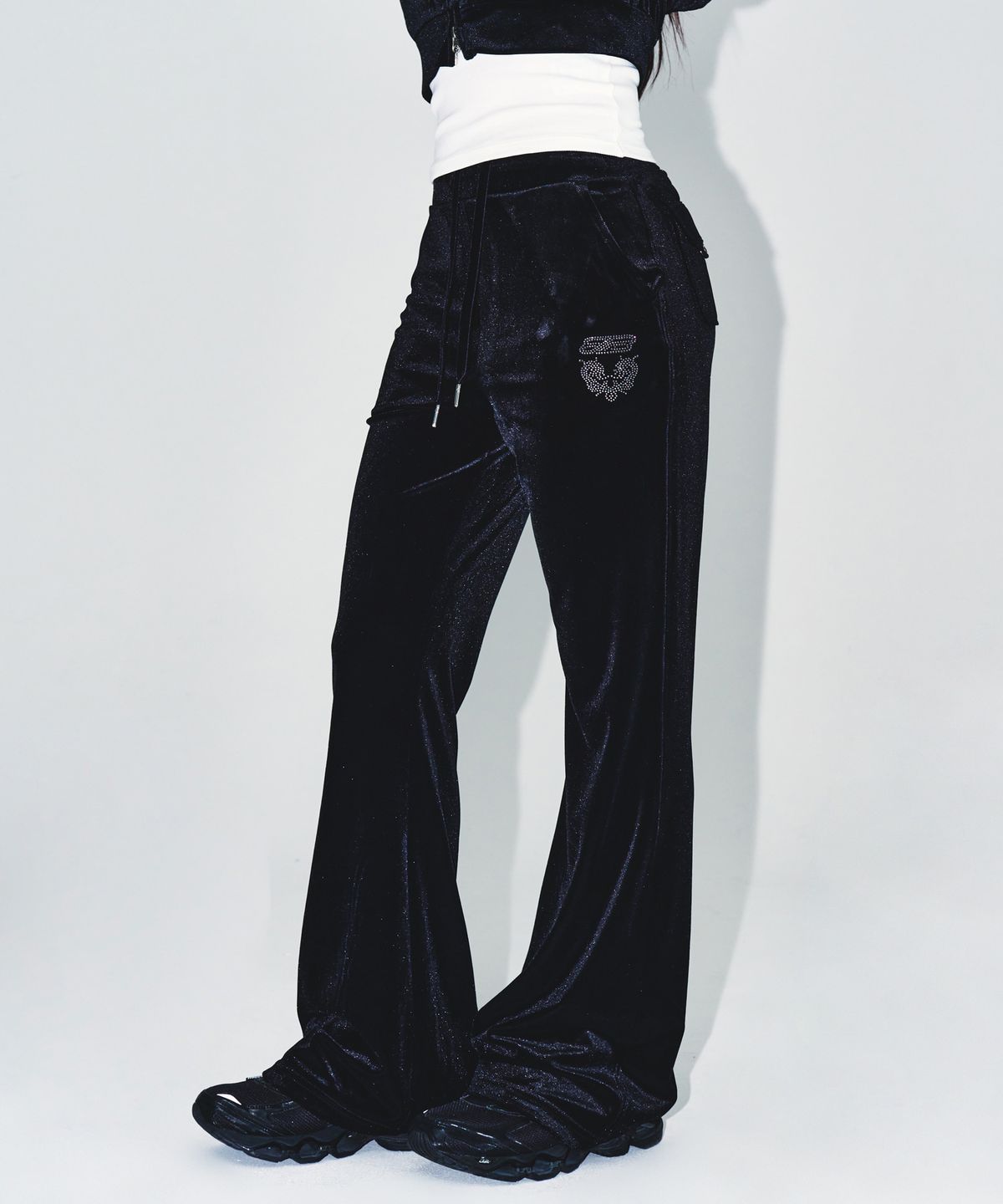 본투윈(BORN TO WIN) W DOUBLE B VELVET BOOTS CUT PANTS [BLACK]