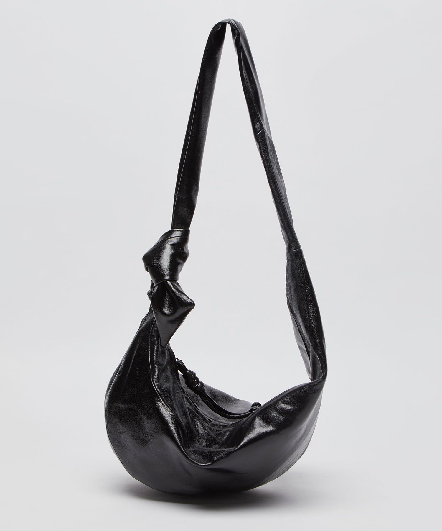 MUSINSA公式 | Archivépke Fling messenger bag(Glossy crack black)_ 