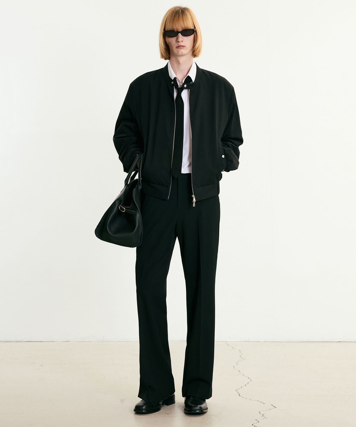 티엔지티(TNGT) Flared Fit Slit Pants (Black) TNPA5F106BK
