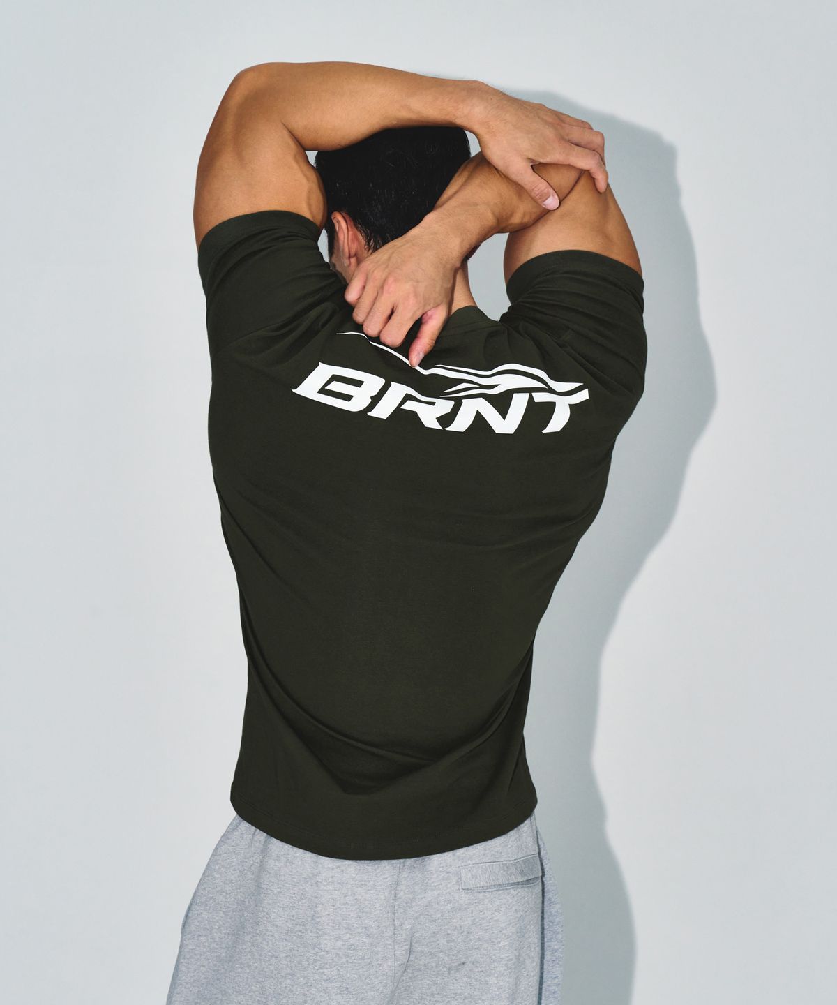 본투윈(BORN TO WIN) BRNT BACK LOGO MUSCLE FIT T-SHIRTS [KHAKI]