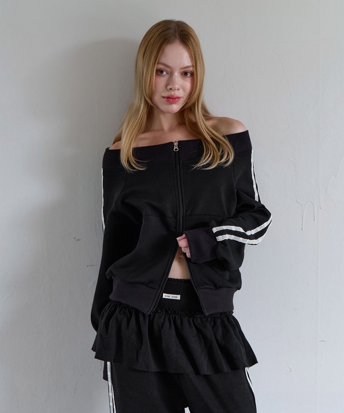 오오엠엘(5OML) 레이스 라인 투웨이 오프숄더 집업 (블랙)
