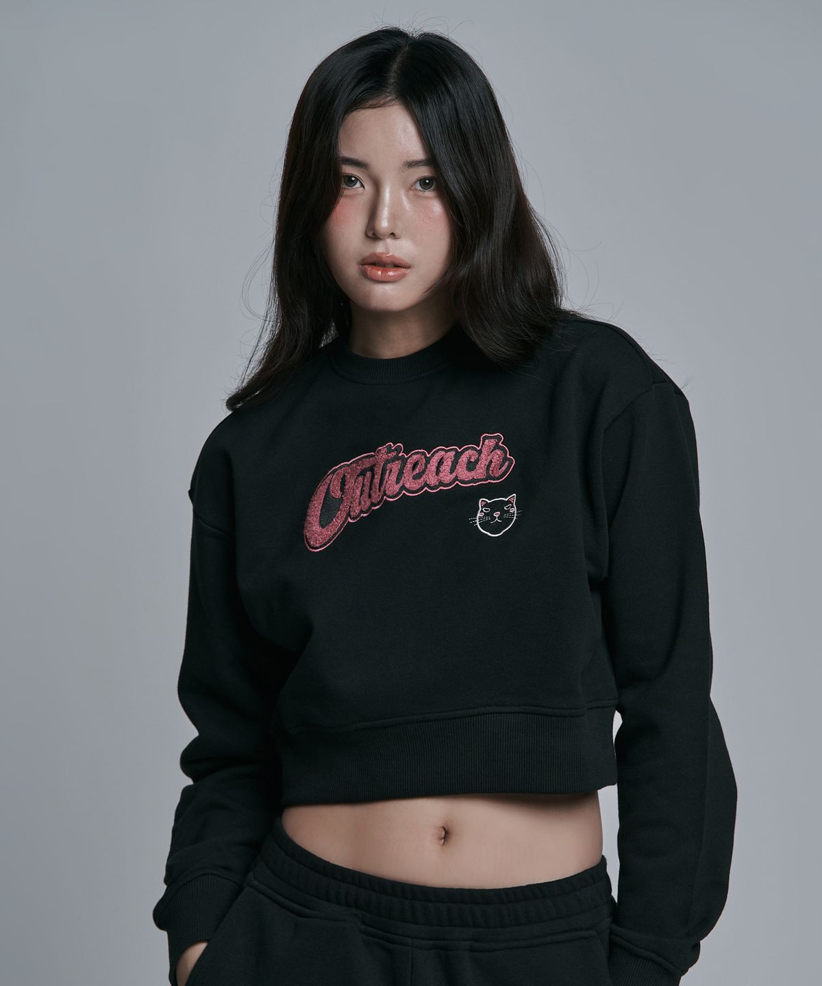 제이엘브(JELEVE) 우먼스 아웃리치 캣 크롭 스웨트셔츠