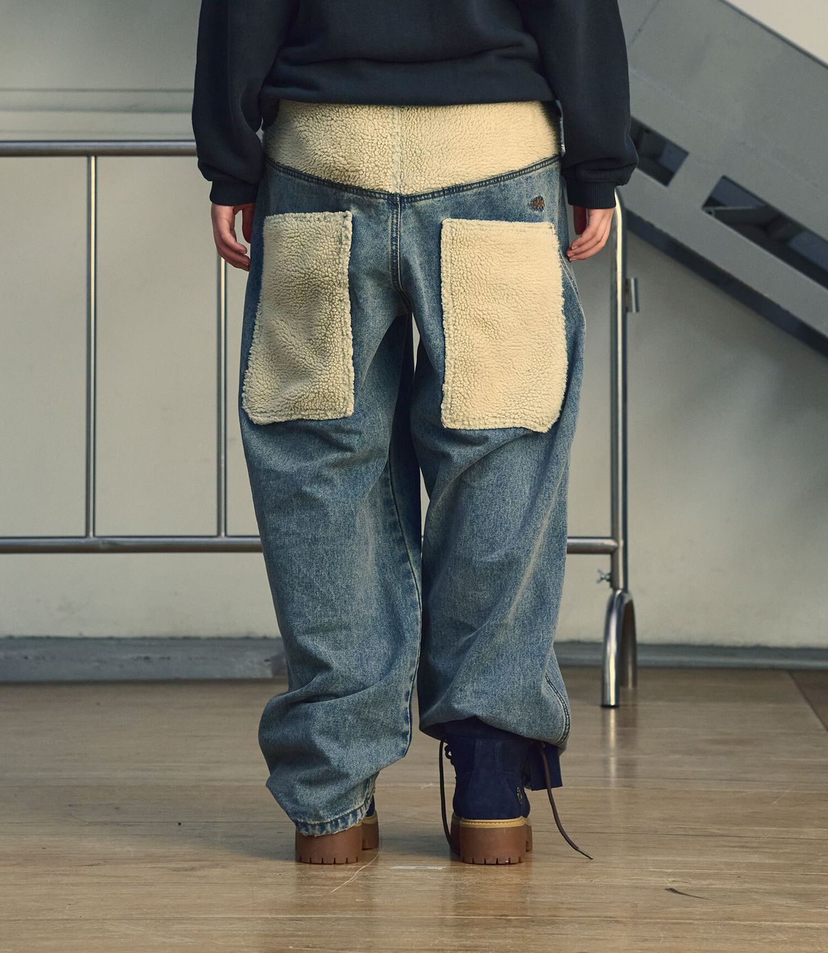 나이스고스트클럽(NICEGHOSTCLUB) SHERPA BIG POCKET JEANS_BLUE(NG2FFUD111A)