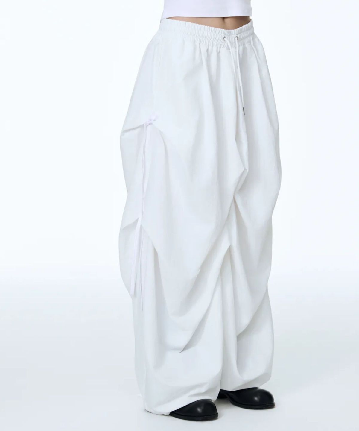 칠 하나 투 구육(71TO96) Girdle Skirt Silhouette Pants (White)