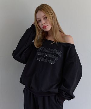 스타 리벳 레터링 오프숄더 스웻 셔츠 (블랙)