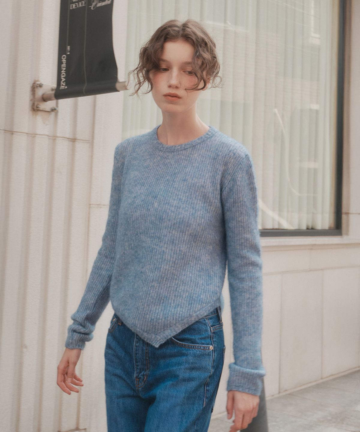 아바몰리(AVA MOLLI) MOHAIR ASYMMETRIC KNIT PULLOVER (MEL.BLUE)