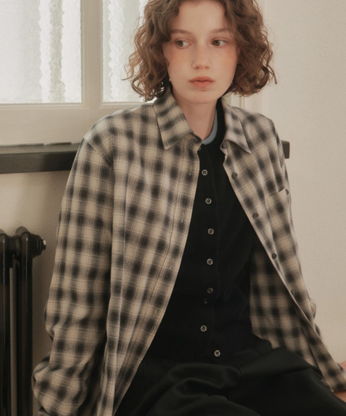 아바몰리(AVA MOLLI) ESSENTIAL OVERFIT CHECK SHIRT (D/GREY)