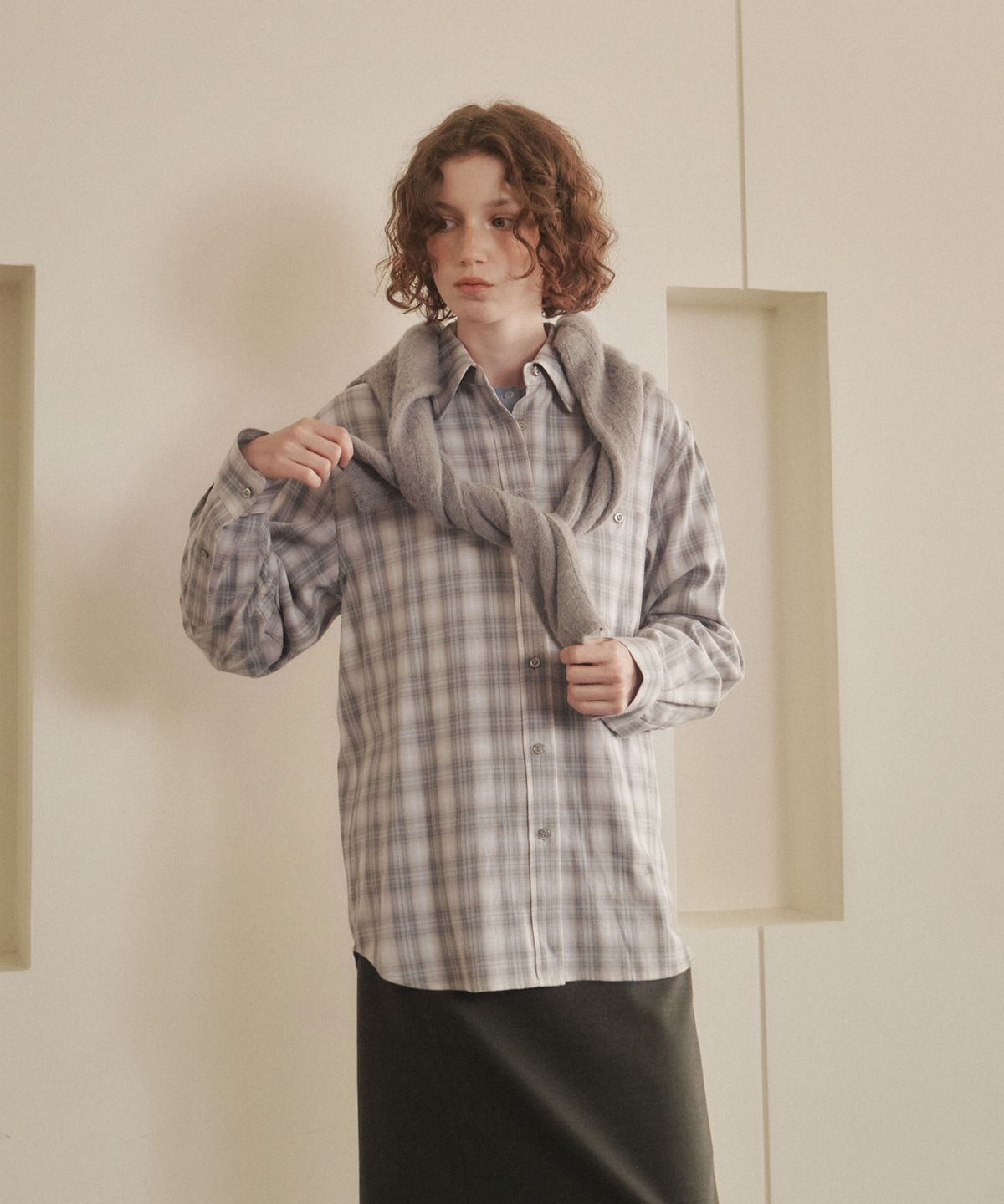 아바몰리(AVA MOLLI) ESSENTIAL OVERFIT CHECK SHIRT (L/GREY)