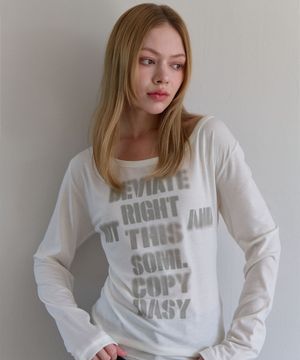 블러 레터링 루즈핏 롱슬리브 (아이보리)