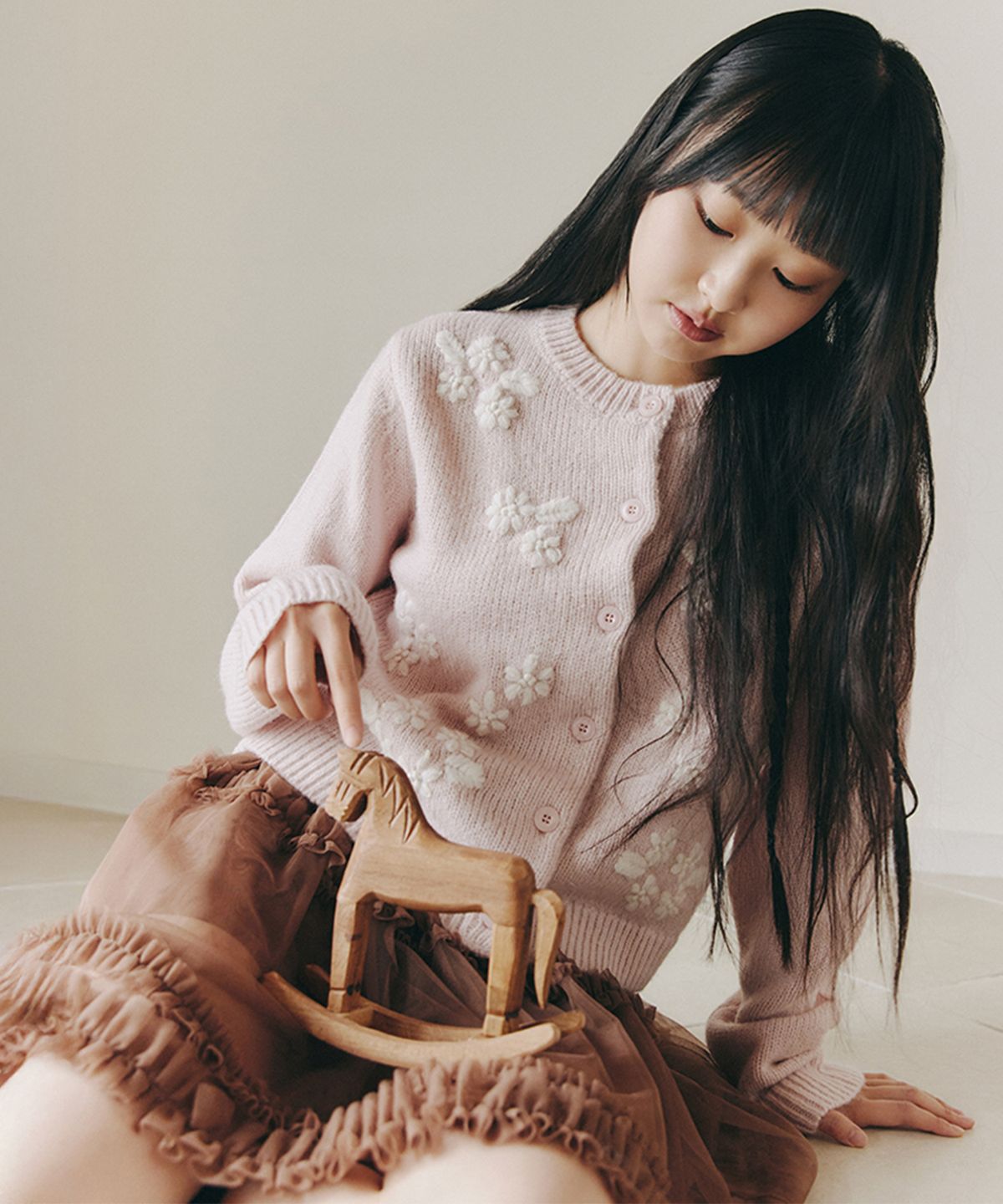 셀리테일즈(CELITAILS) FLOWER STITCH CARDIGAN_LIGHT PINK