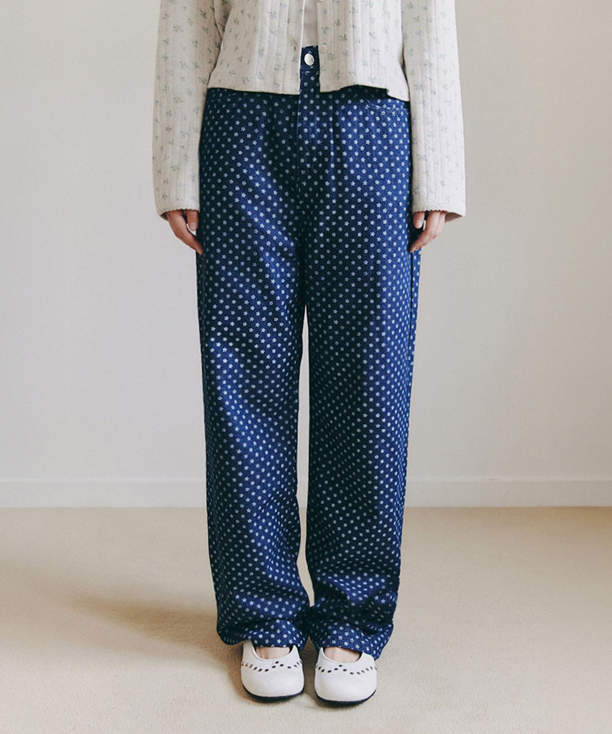 셀리테일즈(CELITAILS) MINI FLOWER PRINT DENIM PANTS_BLUE