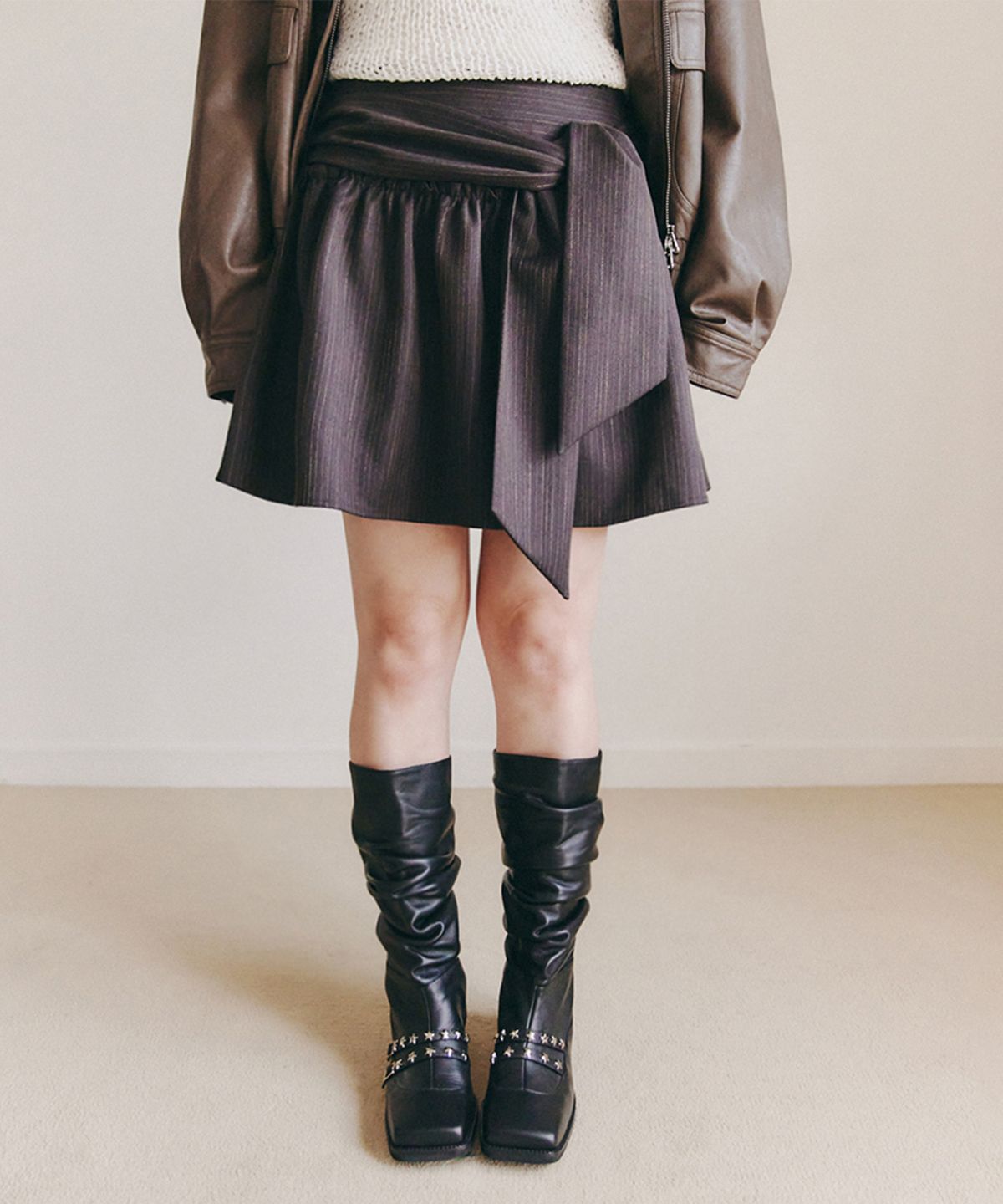 셀리테일즈(CELITAILS) STRIPED BOW-TIE MINI SKIRT_DARK BROWN