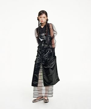 메탈 리버스 블랙 에이프런 원피스