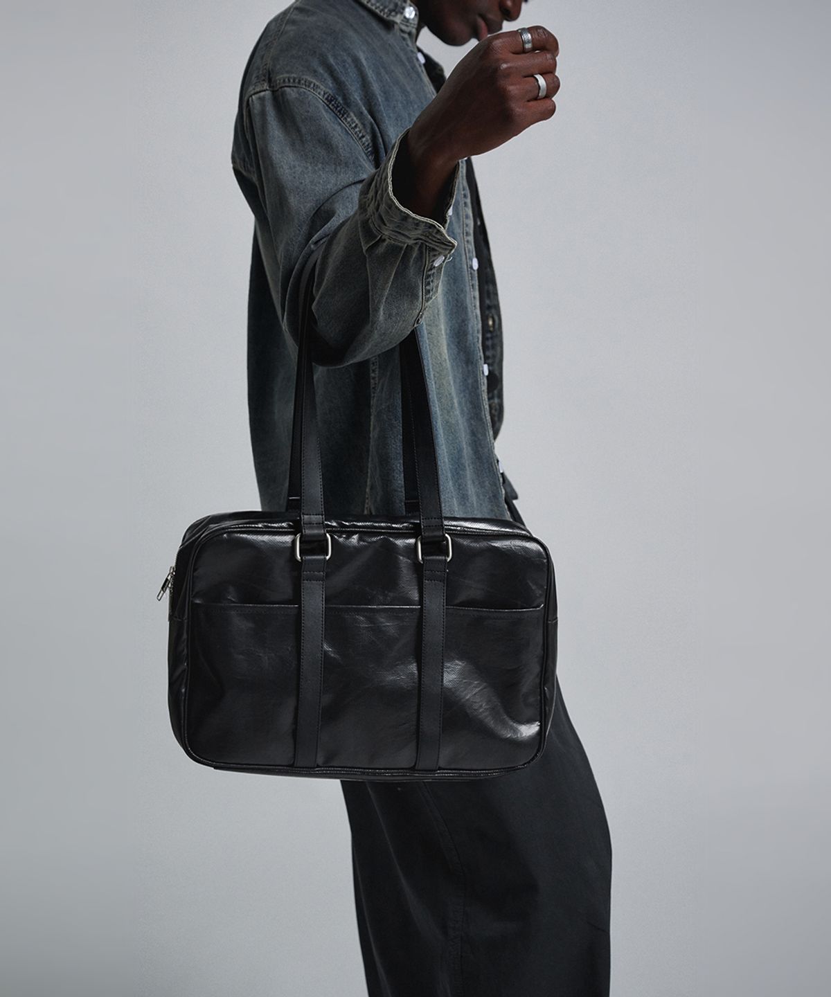카네이테이(KANEITEI) MONO SQUARE BAG M (BLACK) / UPCYCLED